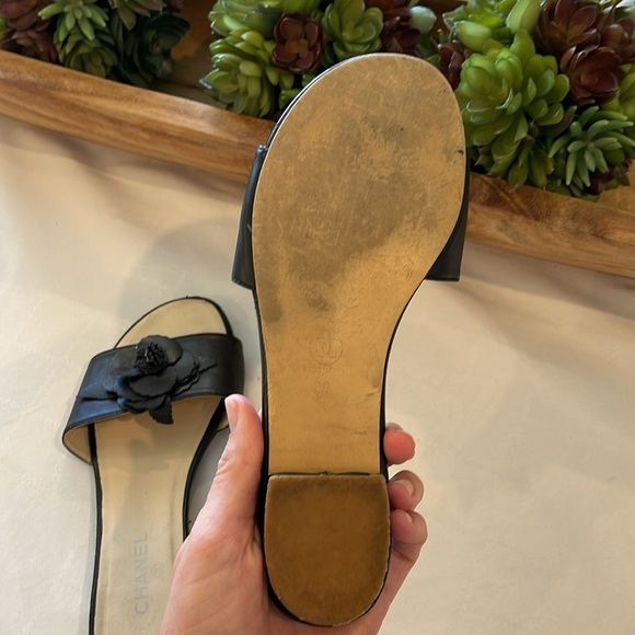 Chanel Black Camellia Embellished Leather Slide sandal shoes Size 39 - Picture 6 of 11